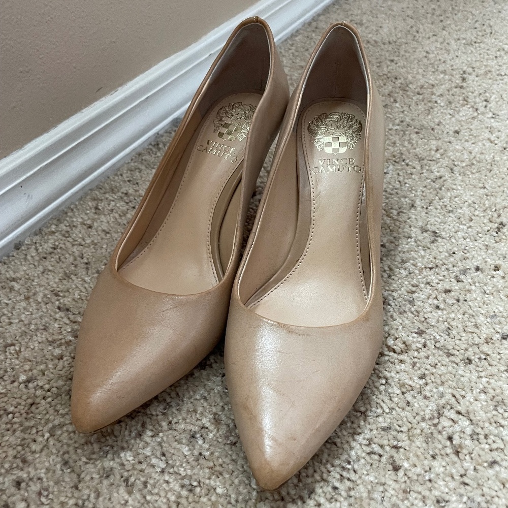 Vince Camuto 3in beige heels